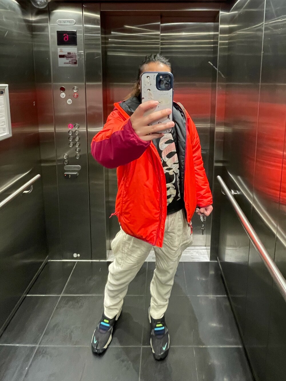 「Australia、RaycoStyle、taiwanese」｜「NIKE ACGのアイテム（その他アウター、レッド系）」を使った、李瑞可さん（メンズ・170cm）の春コーディネートの1枚目の写真