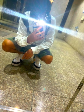 「NIKE（ナイキ）のアイテム（スニーカー、ホワイト系）」を使った、crirona1985さん（メンズ・165cm）の秋コーディネート