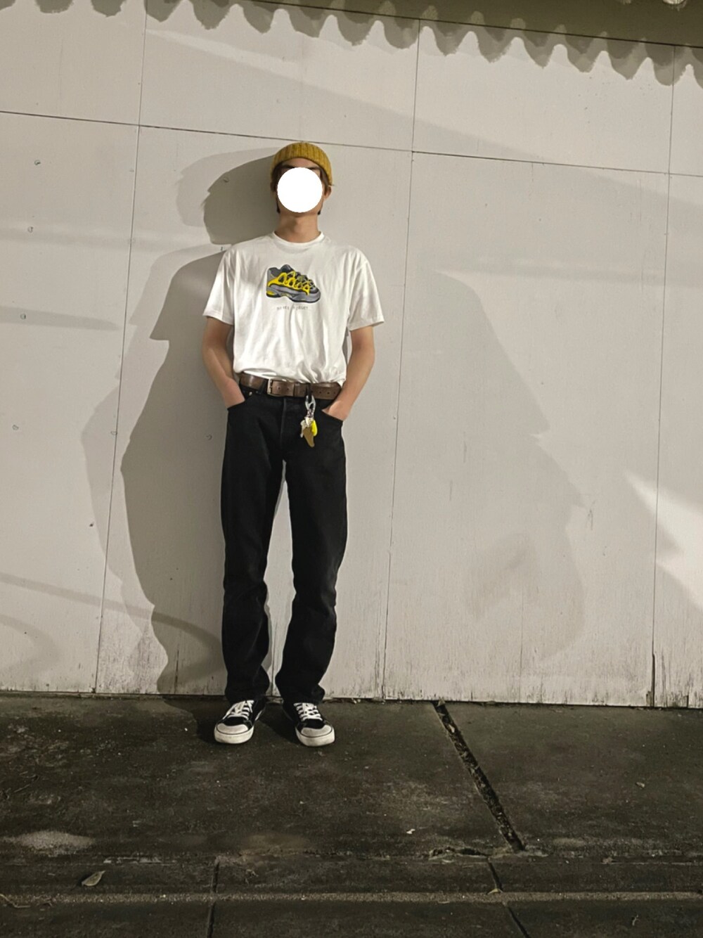 「Tシャツ、ストリート、501、ビーニー、enjoi、リーバイス、初夏コーデ、大人カジュアル、デニム、ロゴT」｜「enjoiのアイテム（Tシャツ/カットソー、ホワイト系）」を使った、コベインさん（メンズ・179cm）の夏コーディネートの1枚目の写真