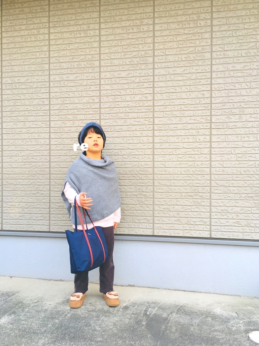 「シンプル、おんなのこコーデ、むすめ服、モカシン、ポンチョ、グローバルワーク(GLOBAL WORK)、ヘアバンド、ロベルタ」｜「GUのアイテム（ヘアバンド、ブルー系）」を使った、Ry5Re0さん（キッズ・143cm）の冬コーディネートの1枚目の写真