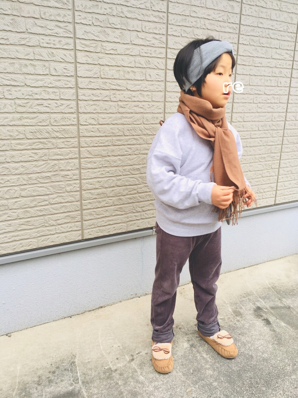 「休日スタイル、女の子、プチプラ、マフラー、ヒートテック、ユニクロユー、モカシン、コーデュロイ」｜「GUのアイテム（ヘアバンド、グレー系）」を使った、Ry5Re0さん（キッズ・143cm）の春コーディネートの1枚目の写真