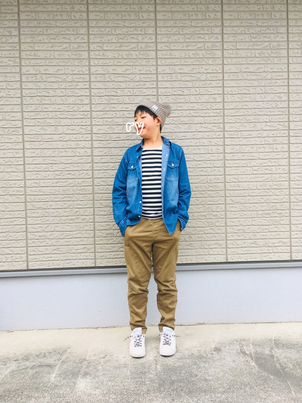 「プチプラ、デニムシャツ、ボーダー、ボーダーTシャツ、ユニクロ、暖パン、ニット帽」｜「3can4onのニットワッチ（ニットキャップ/ビーニー、グレー系）」を使った、Ry5Re0さん（キッズ・143cm）の春コーディネートの1枚目の写真