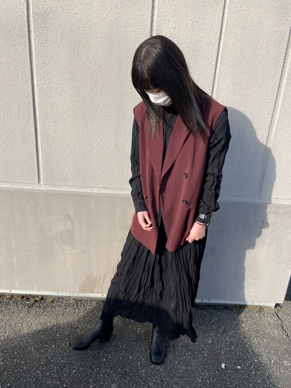 「オトナ女子、大晦日、キレイめ、ワンピース、モード、シンプル」｜「RIM.ARKのDouble brested cocoon vest（ベスト、レッド系）」を使った、cstさん（レディース・166cm）の冬コーディネートの1枚目の写真