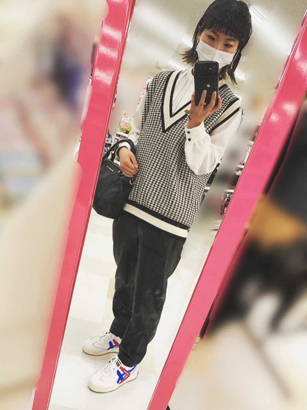 「シンプル、ootd、オトナカジュアル、オトナ女子、ブラック」｜「ZARAのアイテム（ベスト、ブラック系）」を使った、cstさん（レディース・166cm）の春コーディネートの1枚目の写真