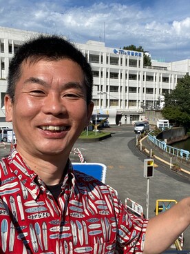 「アロハシャツ」｜新村 浩明さん（メンズ・167cm）の秋コーディネート