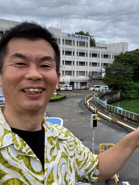 「アロハシャツ」｜新村 浩明さん（メンズ・167cm）の秋コーディネート