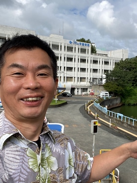 「アロハシャツ」｜新村 浩明さん（メンズ・167cm）の秋コーディネート