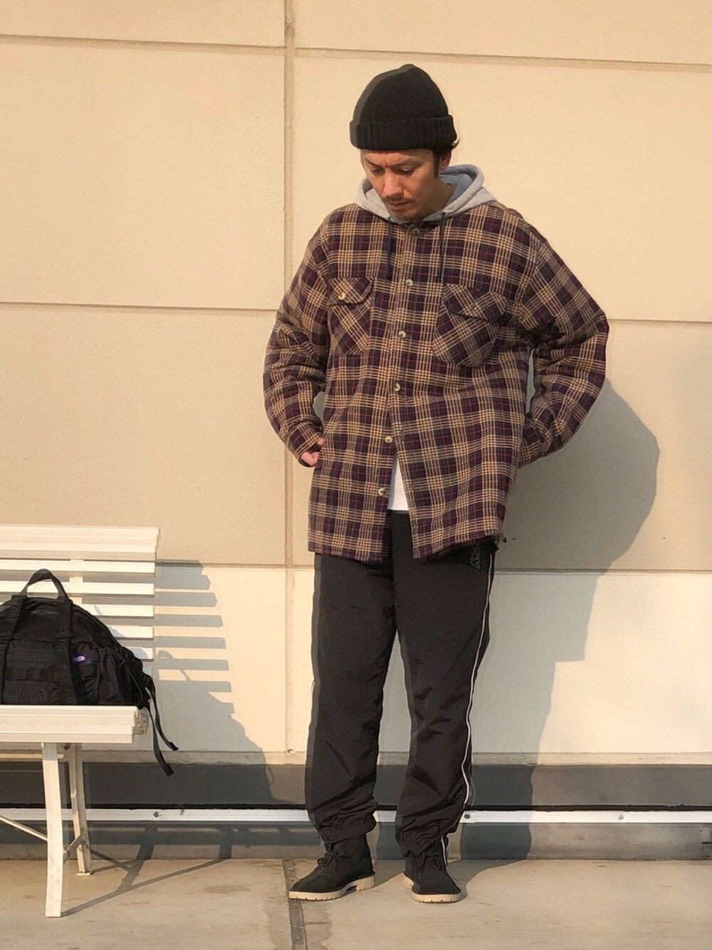 その他のシャツ/ブラウス、ブラック系のその他パンツ、ブラック系のボディバッグ/ウエストポーチを着用したメンズの冬コーディネートの1枚目の写真