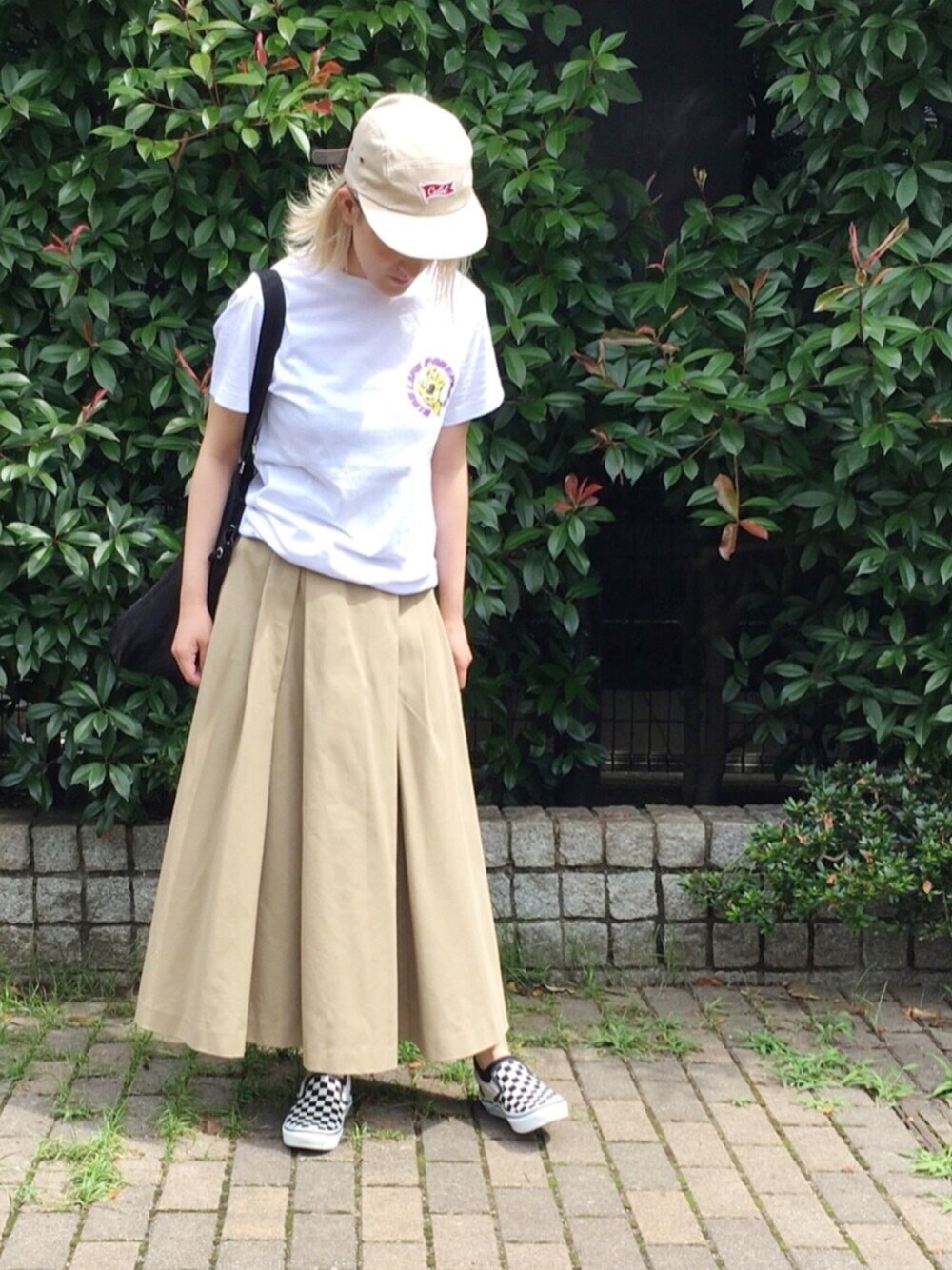 「サンタクルーズ、SANTA CRUZ、スクリーミングハンド、VANS、夏コーデ、白Tシャツ、シンプル、ストリート、ディッキーズ(Dickies)、celeb」｜「SANTA CRUZのアイテム（Tシャツ/カットソー、ホワイト系）」を使った、yukaさん（レディース・158cm）の夏コーディネートの1枚目の写真