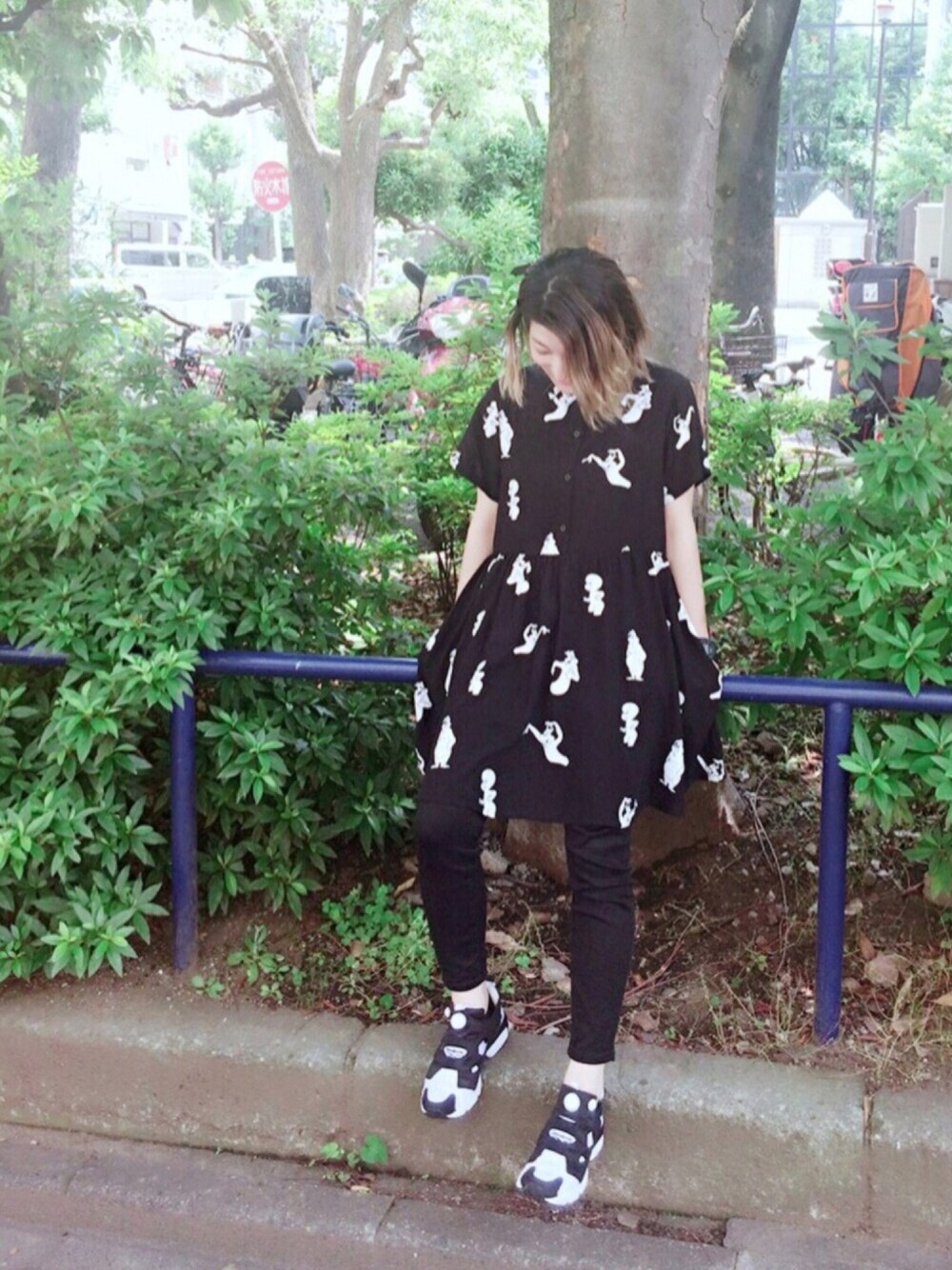 「lazy oaf、reebok、ポンプフューリー、G-SHOCK、夏コーデ、柄シャツ、夏、ドラフトリーボック、リーボックラブ」｜「LAZY OAFのアイテム（ワンピース、ブラック系）」を使った、yukaさん（レディース・159cm）の夏コーディネートの1枚目の写真