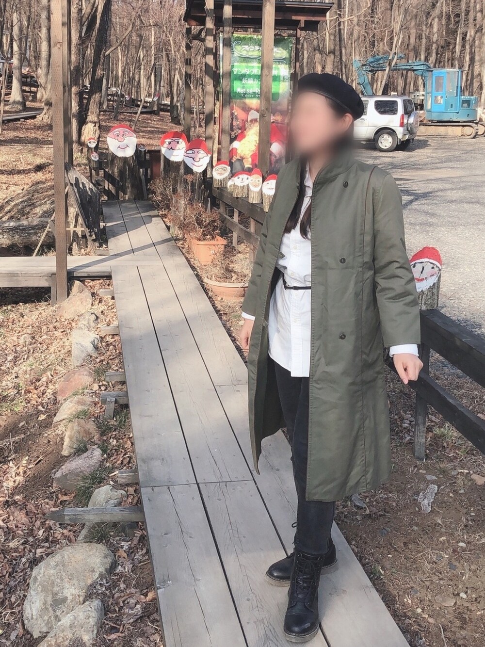 「春コーデ、シンプル、モノトーン、プチプラ、ベレー帽、黒スキニー、マーチン風ブーツ、古着、used」｜「usedのアイテム（ハンチング/ベレー帽、ブラック系）」を使った、iNeさん（レディース・163cm）の冬コーディネートの1枚目の写真