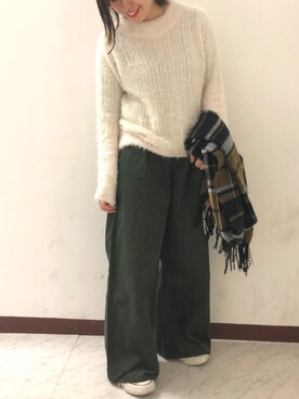 「フェザー」｜「アイテム（スニーカー）」を使った、yurioneさん（レディース・154cm）の冬コーディネート