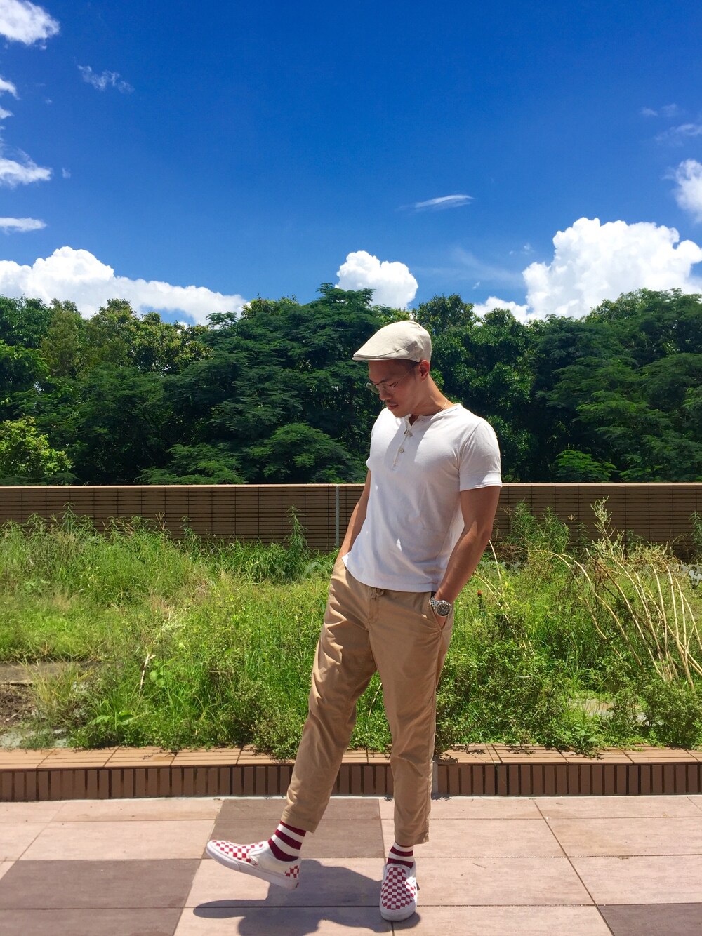 「daily look、sunshine、Gentleman、henley neck、made in japan、MADE IN ENGLAND」｜「Ray-Banのアイテム（メガネ、シルバー系）」を使った、Fung Chanさん（メンズ・176cm）の夏コーディネートの1枚目の写真