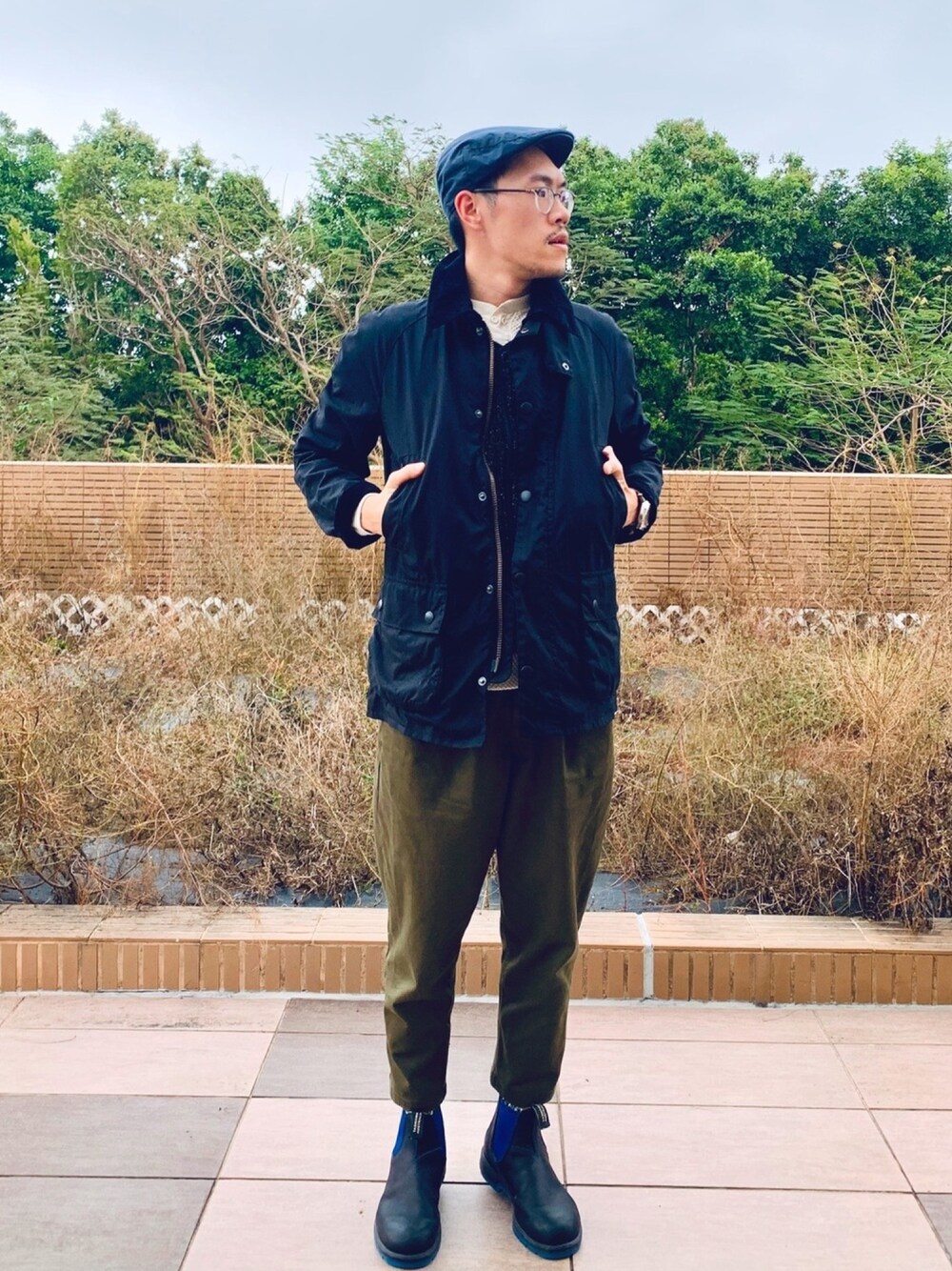 「ootd、rainy、Gentleman、MADE IN ENGLAND、made in japan、made in Australia、menswear」｜「Barbourのアイテム（キャスケット、ブラック系）」を使った、Fung Chanさん（メンズ・177cm）の冬コーディネートの1枚目の写真