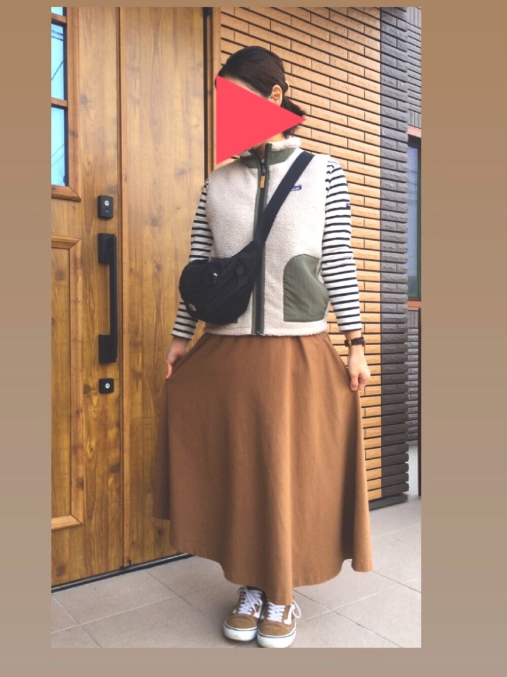 「大人カジュアル、シンプルコーデ、おしゃれさんと繋がりたい、カジュアル、オトナ女子、スニーカーコーデ、休日スタイル、ラクチンコーデ、ママコーデ、ママファッション」｜「SAINT JAMESのSAINT JAMES／セントジェームス OUESSANT（Tシャツ/カットソー、ホワイト系）」を使った、yunyun555さん（レディース・161cm）の冬コーディネートの1枚目の写真