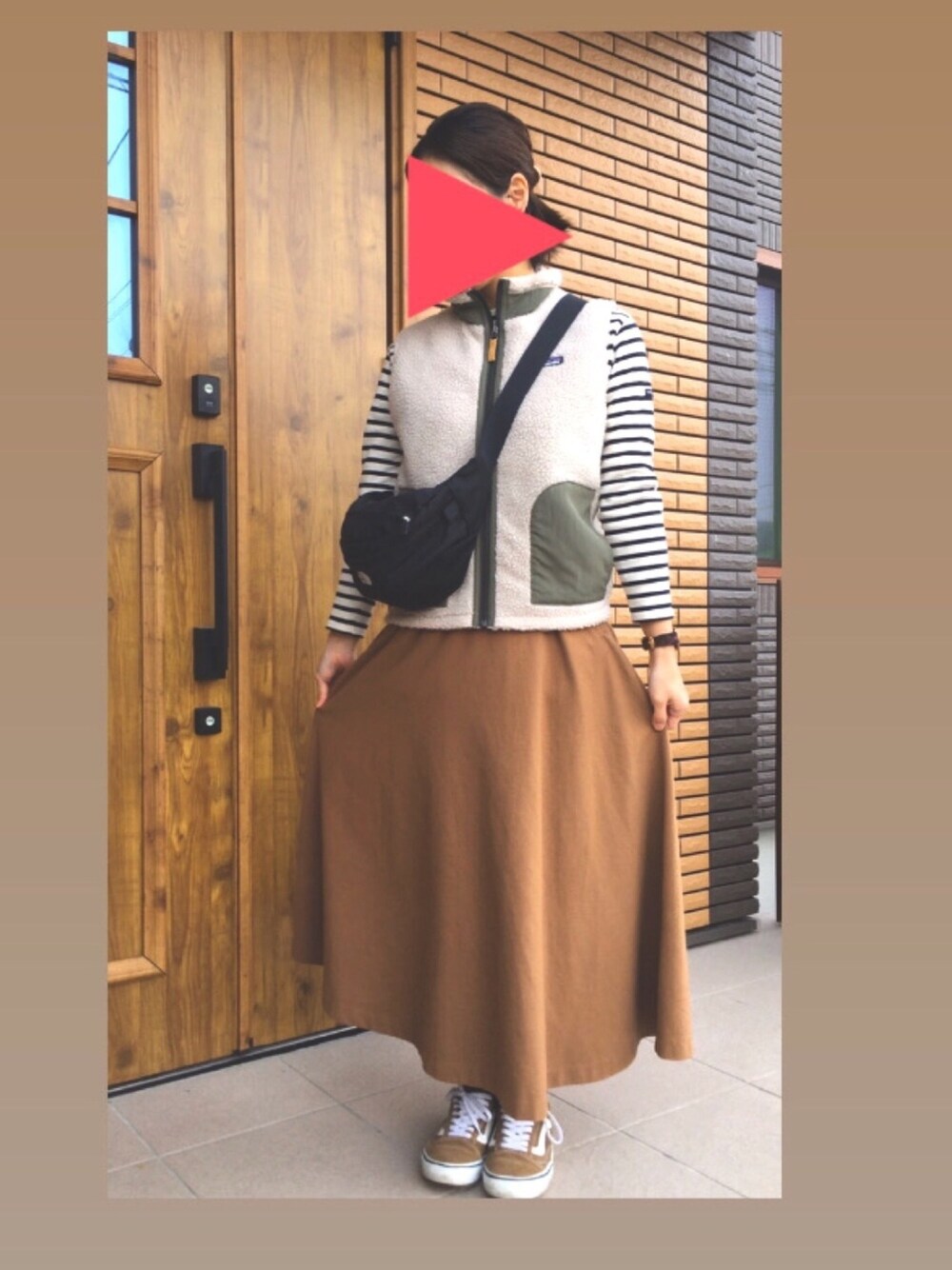「ブラウン色に染まれ」｜「SAINT JAMESのSAINT JAMES／セントジェームス OUESSANT（Tシャツ/カットソー、ホワイト系）」を使った、yunyun555さん（レディース・161cm）の冬コーディネートの1枚目の写真