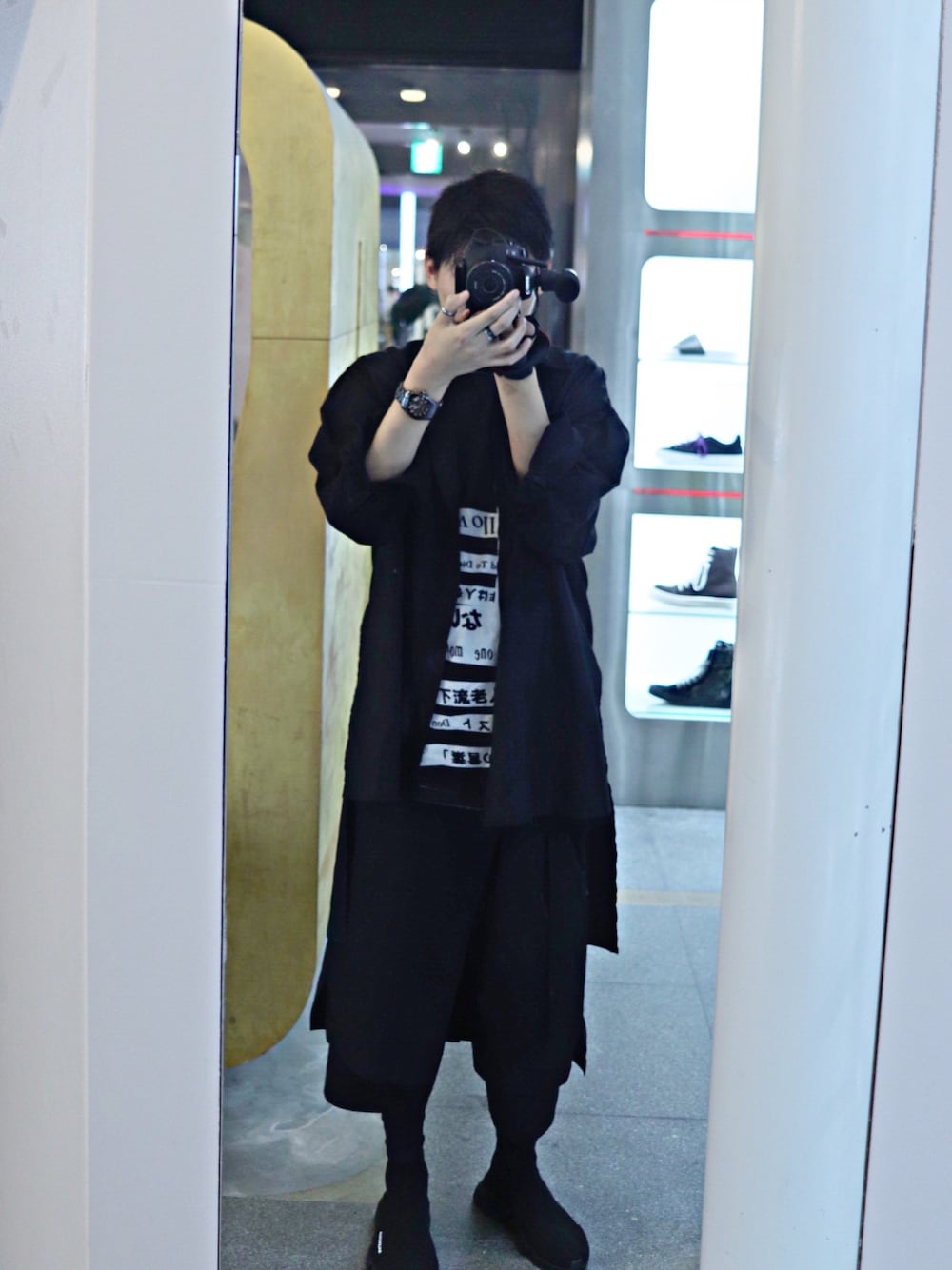 「お洒落さんとつながりたい、黒コーデ、モード、yohjiyamamoto、yohji yamamoto pour homme、BALENCIAGA、speed trainer、GROUND Y、GroundY、真っ黒コーデ」｜「EMPORIO ARMANIのVALENTE　AR1410（アナログ腕時計、ブラック系）」を使った、だーつーさん（メンズ・183cm）の夏コーディネートの1枚目の写真