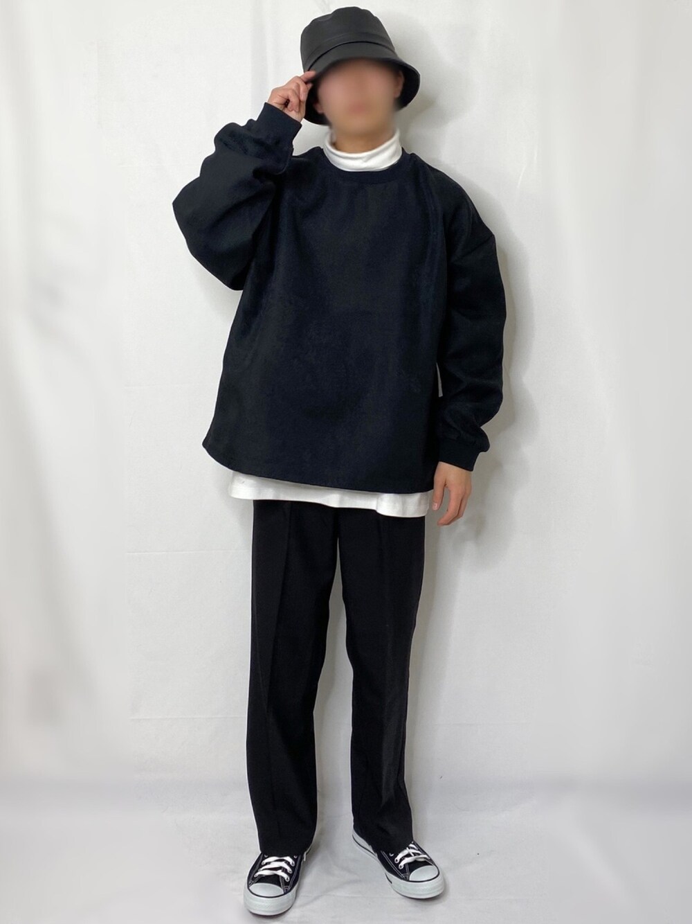 「AIVER、バケットハット、ハレ、HARE、chuclla、ジャガード、タートルネック、ユニクロ、converse、allstar」｜「HAREのジャガードフラワープルオーバー(HARE)（スウェット、ブラック系）」を使った、まつお。さん（メンズ・173cm）の冬コーディネートの1枚目の写真
