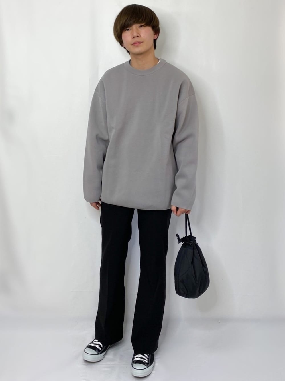 「GU、converse、スニーカー、unemansion、スラックス、allstar、RAGEBLUE、巾着バッグ、ニット、ミラノリブニット」｜「GUのアイテム（トップス、グレー系）」を使った、まつお。さん（メンズ・173cm）の冬コーディネートの1枚目の写真