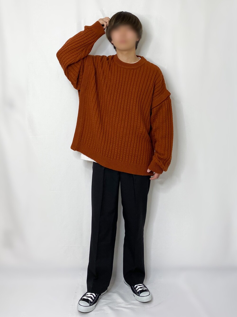 「HARE、ニット、ケーブルニット、chuclla、スラックス、converse、ロンT、スニーカー、allstar、ハレ」｜「HAREのマルチデザインニット(HARE)（ニット/セーター、オレンジ系）」を使った、まつお。さん（メンズ・173cm）の冬コーディネートの1枚目の写真