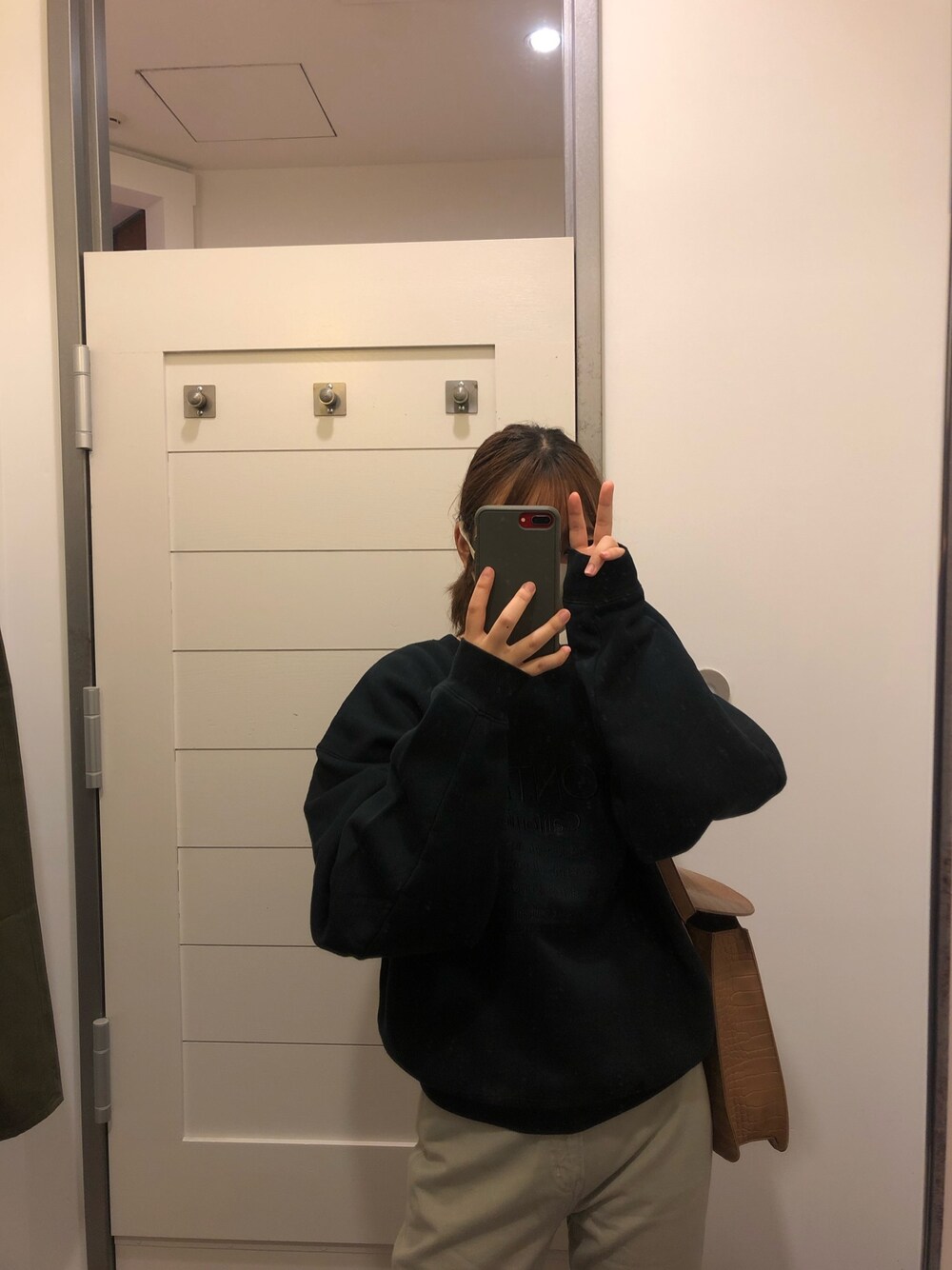 「ラフコーデ」｜「MOUSSYのアイテム（パーカー、ブラック系）」を使った、YUURIさん（レディース・157cm）の秋コーディネートの1枚目の写真