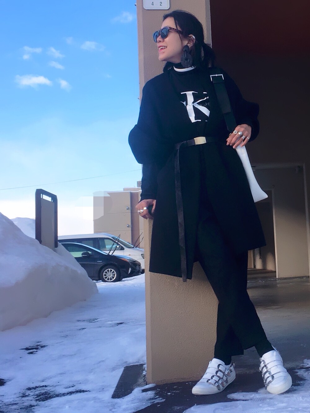 「お気に入りの服でデートに行こう、Calvin Klein、Calvin Klein Jeans、カルバンクライン、モード、モードカジュアル、モノトーン、モノトーンコーデ、CLANE、TOGA PULLA」｜「CLANEのRANDOM TUCK SLEEVE COAT（その他アウター、ブラック系）」を使った、あろまんØさん（レディース・160cm）の冬コーディネートの1枚目の写真