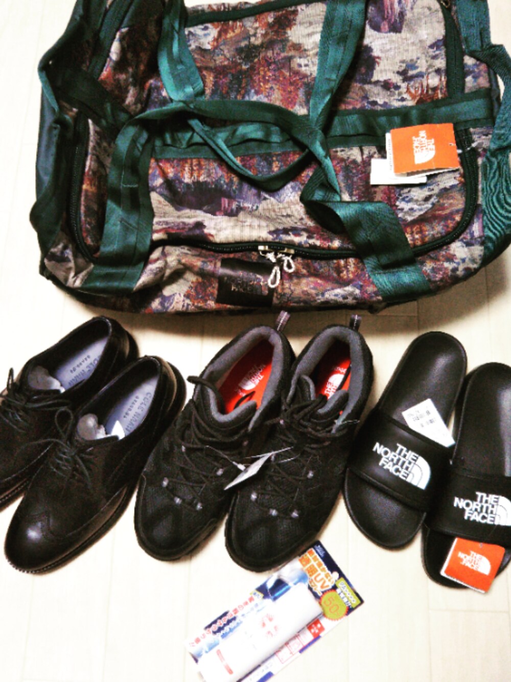「ノースフェイス、アウトドア、ブーツ、サンダル、アウトドアコーデ、セールで買いました、黒、ヨセミテ、キャンプ」｜「COLE HAANのアイテム（その他シューズ、ブラック系）」を使った、たぼさん（メンズ・174cm）の秋コーディネートの1枚目の写真