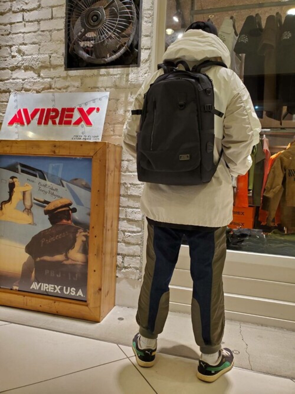 「AVIREX、アビレックス、新作、春コーデ、新作コーデ、アヴィレックス、avirexなんば、フューチャーコマンド、NEXTGENERATION」｜「AVIREXのビッグ フーディー ジャケット/BIG HOODIE JACKET（ブルゾン、ホワイト系）」を使った、正さん（メンズ・170cm）の春コーディネートの1枚目の写真