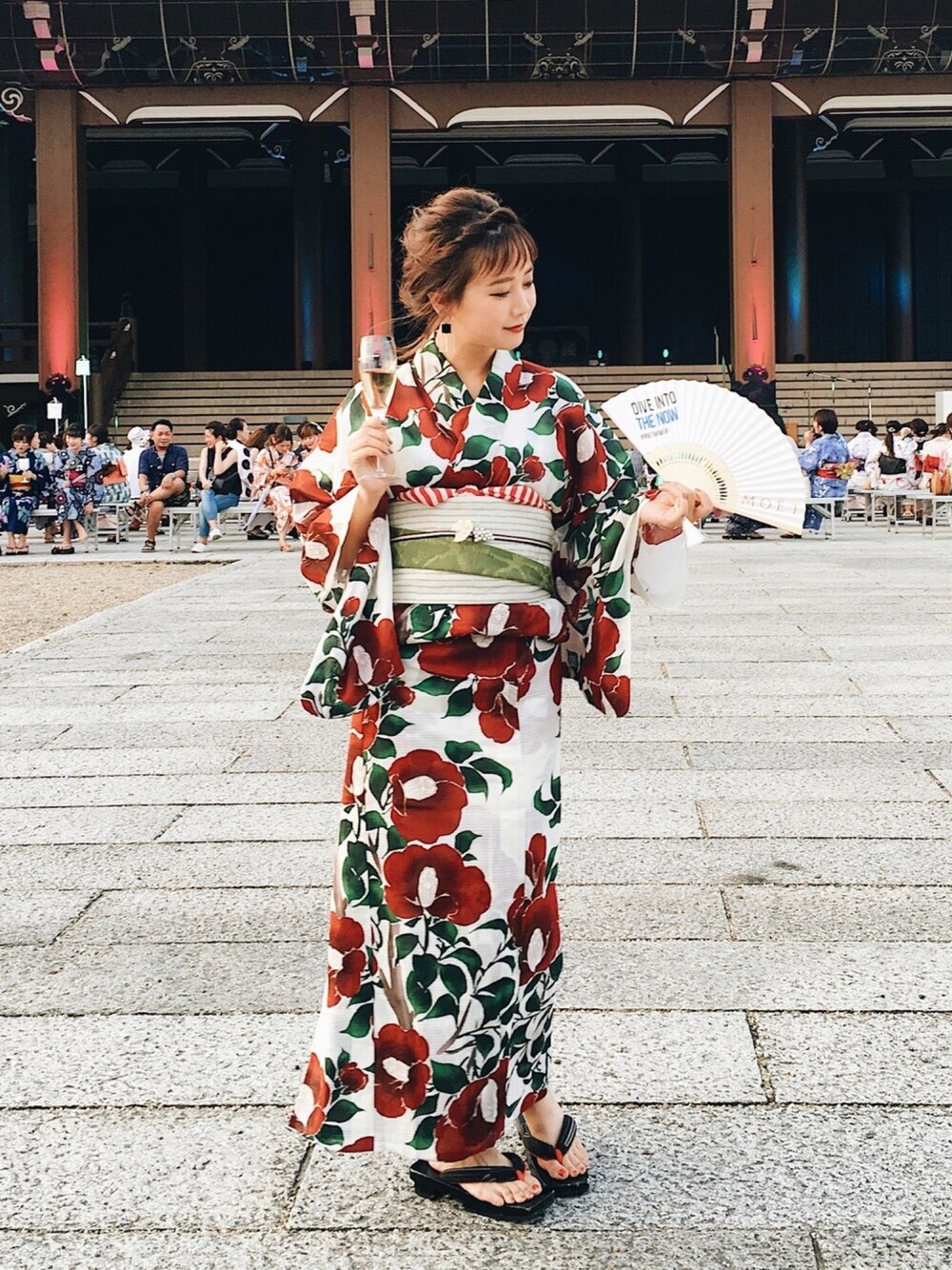 「浴衣、和服、赤、花柄」｜「芸艸堂のアイテム（浴衣、レッド系）」を使った、田中里奈さん（レディース・158cm）の夏コーディネートの1枚目の写真