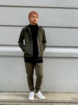 「カーキパンツ」｜ともひとさん（メンズ・172cm・20代）の秋コーディネート