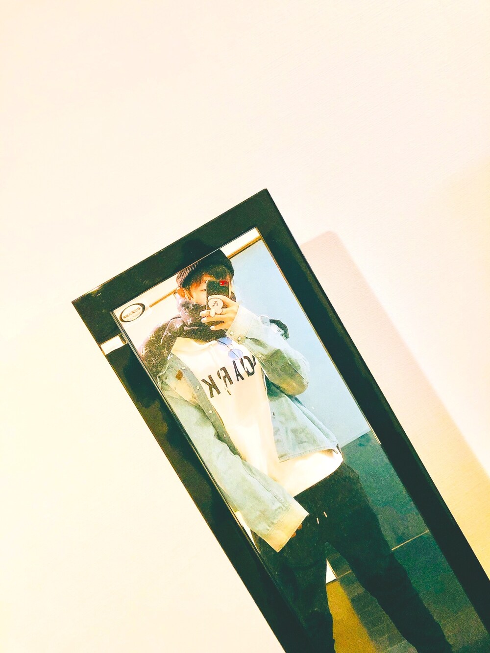 「BAYFLOW(BAYFLOW)、G-Star RAW、ルイヴィトン、WEGO」｜「BAYFLOWのアイテム（パーカー、ホワイト系）」を使った、harutodesさん（メンズ・181cm）の冬コーディネートの1枚目の写真