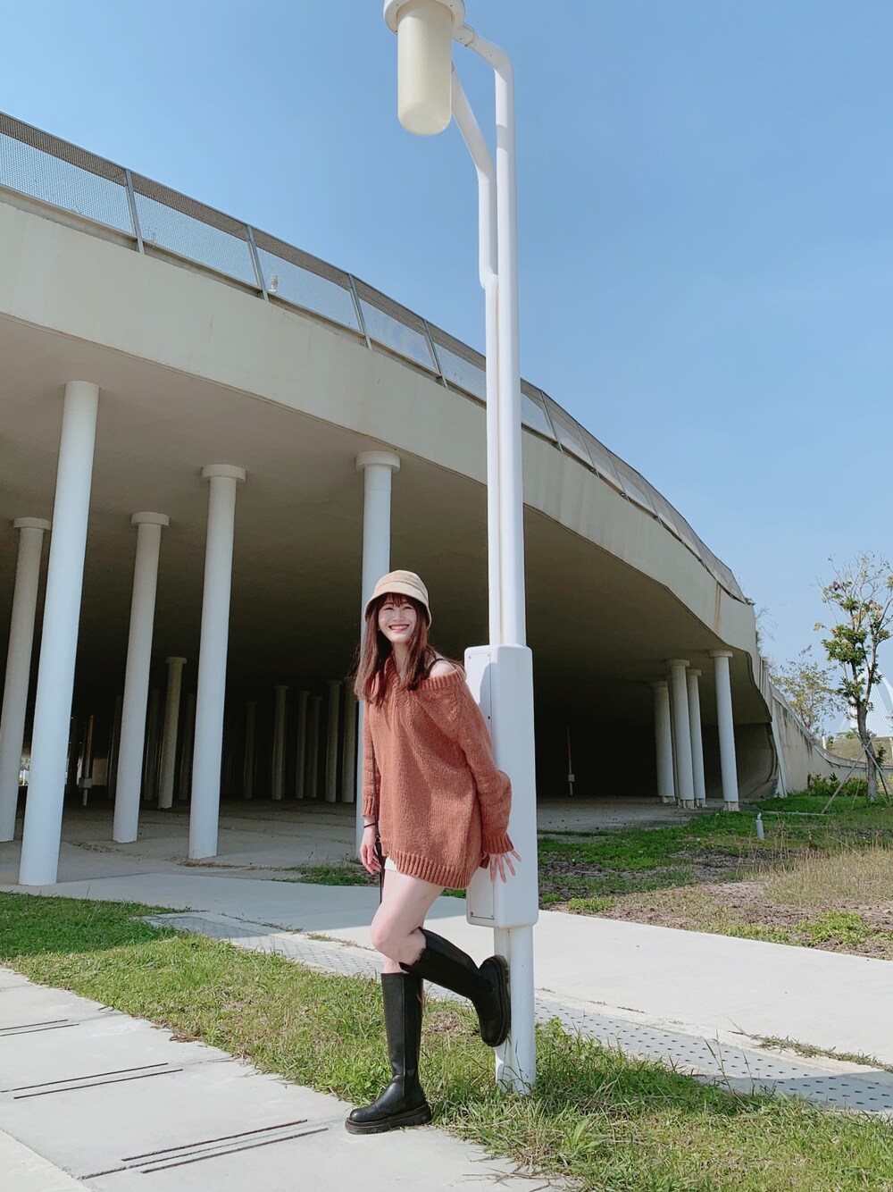 「中央公園、ootd、靴、毛衣、帽子コーデ、帽子、春コーデ、台灣」｜「misshanfmanのアイテム（キャップ、ベージュ系）」を使った、Kaoriさん（レディース・167cm）の冬コーディネートの1枚目の写真