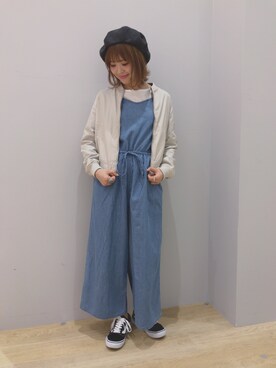 「earth music&ecology（アースミュージックアンドエコロジー）のアイテム（つなぎ/オールインワン）」を使った、ぐちょめさん（レディース・157cm）の春コーディネート