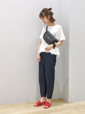 「earth music&ecology（アースミュージックアンドエコロジー）のアイテム（デニムパンツ）」を使った、ぐちょめさん（レディース・157cm）の春コーディネート