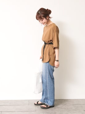 「earth music&ecology（アースミュージックアンドエコロジー）のCOTTON USAデニムパンツ(ストレート) 〇（デニムパンツ）」を使った、ぐちょめさん（レディース・157cm）の春コーディネート