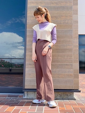 「earth music&ecology（アースミュージックアンドエコロジー）のセンタープレスフレアパンツ ＊（その他パンツ）」を使った、ぐちょめさん（レディース・157cm）の秋コーディネート
