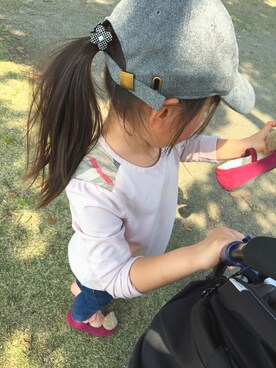 「apres les cours（アプレレクール）のアイテム（バレエシューズ）」を使った、ァキ'sさん（キッズ・110cm）の春コーディネート