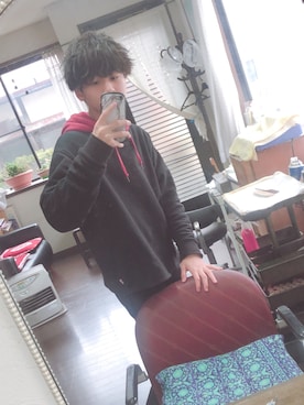 「UNIQLO（ユニクロ）のスウェットフルジップパーカ（長袖）（パーカー、レッド系）」を使った、kyori1002さん（メンズ・173cm）の春コーディネート