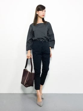 「シャーリング」｜「アイテム（チノパンツ）」を使った、KIIさん（レディース・160cm）の秋コーディネート