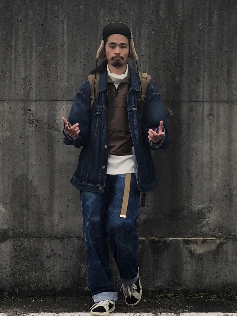 「ストリート服が好き、ゆるコーデ、デニムパンツ、デニムオンデニム、我が道をゆく隊、シルバータブ、フライトキャップ、相互フォローしましょう！、相互フォロー、フォロバ」｜「Levi'sのアイテム（デニムジャケット、ブルー系）」を使った、Genki Nakamuraさん（メンズ・179cm）の秋コーディネートの1枚目の写真