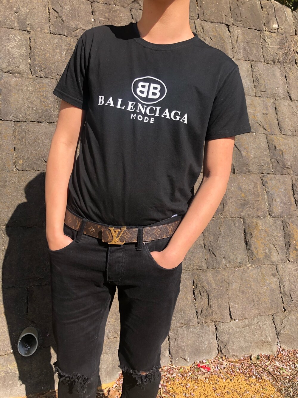 「お洒落さんとつながりたい、春コーデ、大人カジュアル、BALENCIAGA、ストリート、LouisVuitton」｜「BALENCIAGAのBalenciaga Oversized Logo-Print Cotton-Jersey T-Shirt（Tシャツ/カットソー、ブラック系）」を使った、hiroyukiさん（メンズ・179cm）の春コーディネートの1枚目の写真