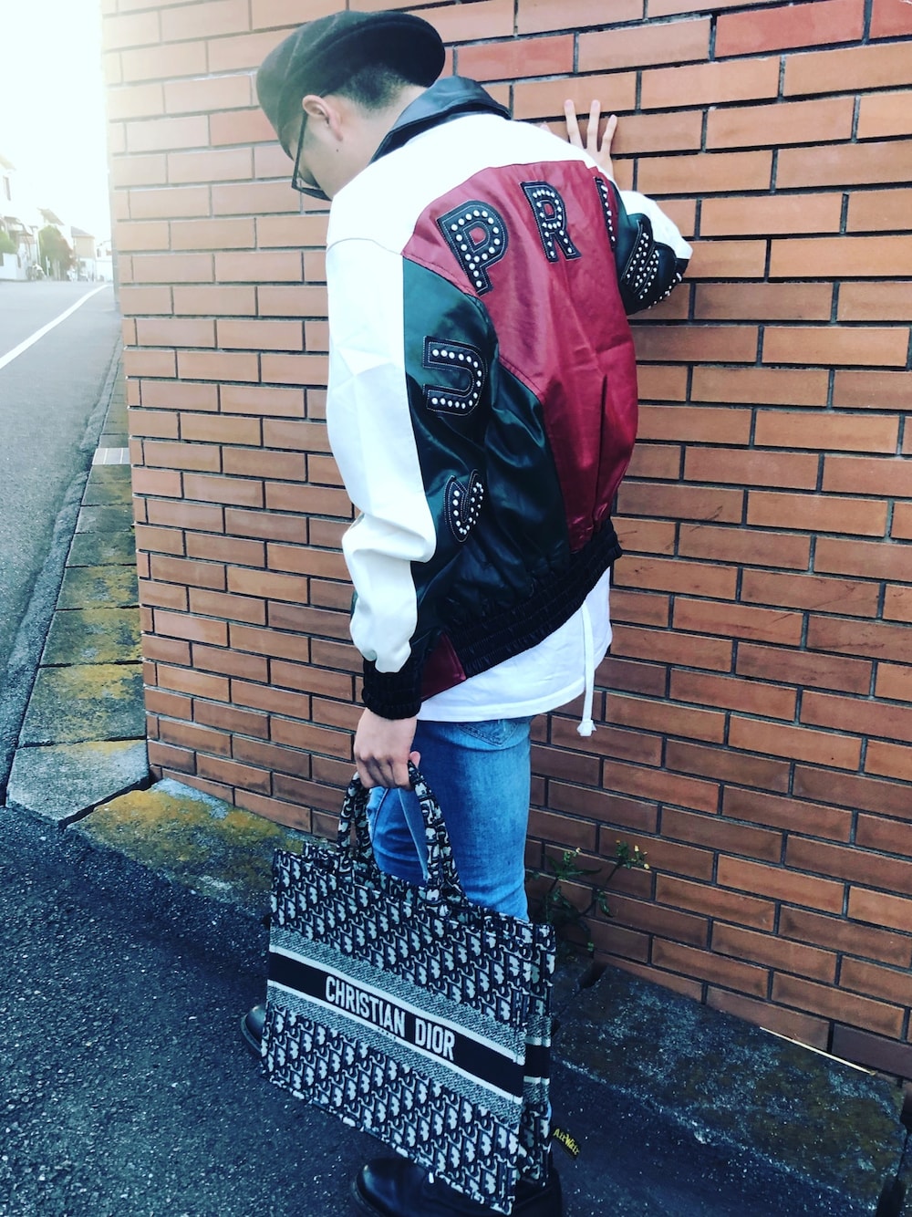 「春夏コーデ、カジュアルコーデ、ゆるコーデ、おしゃれさんと繋がりたい、ブラック、スニーカー、ストリート」｜「Supreme のアイテム（ライダースジャケット、その他）」を使った、hiroyukiさん（メンズ・179cm）の春コーディネートの1枚目の写真