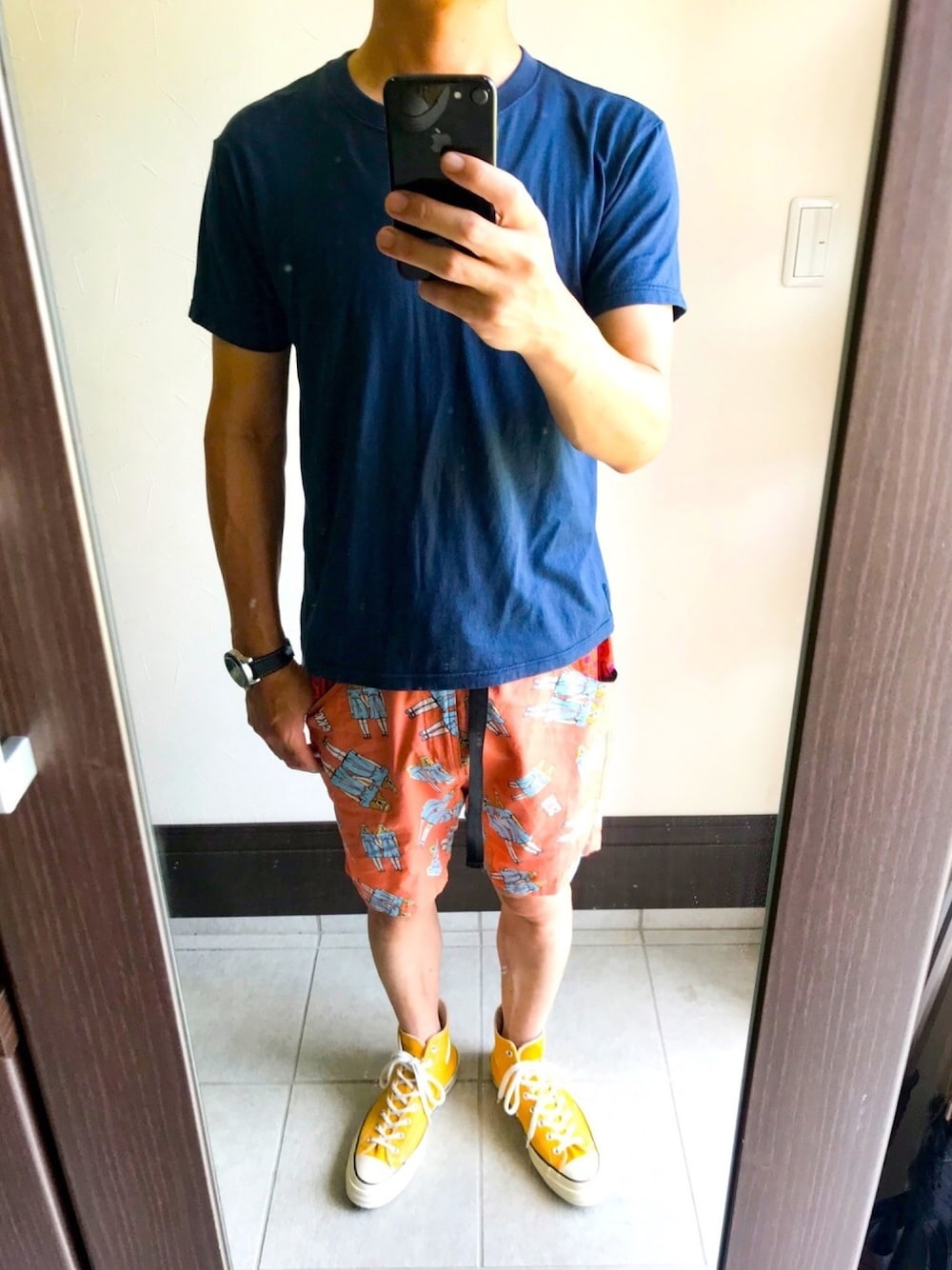 「今日のコーデ、色使い過ぎ、ハーフパンツ、beams plus、夏ニット帽、N.HOOLYWOOD、PUNK DRANKERS、converse、おっさん、ワンランク上のカジュアルおっさん」｜「N.HOOLYWOOD TPES BARRACKS KITのN.HOOLYWOOD  TEST PRODUCT EXCHANGE SERVICE BARRACKS KIT CREW KNECK SHORT SLEEVE T-SHIRTS（Tシャツ/カットソー、ブルー系）」を使った、いんてるさん（メンズ・176cm）の夏コーディネートの1枚目の写真