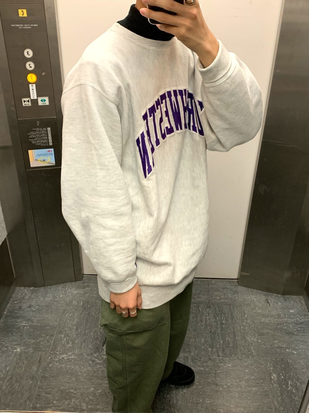 「90'sスタイル、90s、ビッグシルエット、ワイドパンツ、モンキーパンツ、リバースウィーブ、Champion、スウェット、AIRWALK、YSTRDY's TMRRW」｜「Champion 90'sのアイテム（スウェット、グレー系）」を使った、DAISUKE SAKUMAさん（メンズ・173cm）の秋コーディネートの1枚目の写真