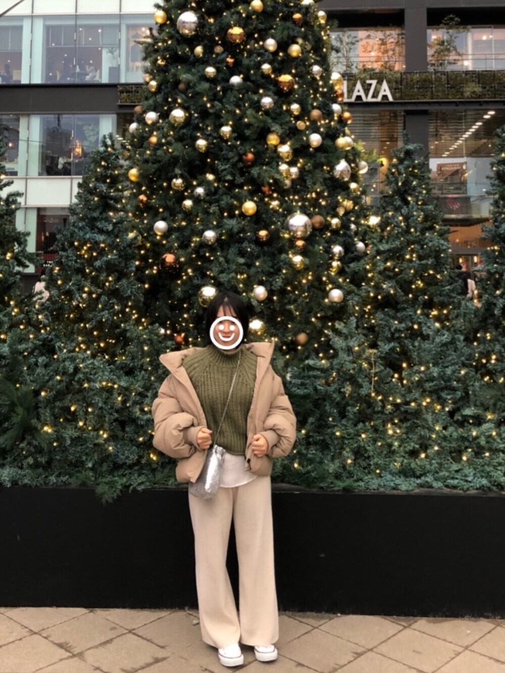 「シンプル、クリスマスコーデ、ootd、休日スタイル、BCSTOCK、ZARA、H&M、GU、デート、韓国ファッション」｜「ZARAのアイテム（ダウンジャケット/コート、ベージュ系）」を使った、Amiさん（レディース・151cm）の冬コーディネートの1枚目の写真