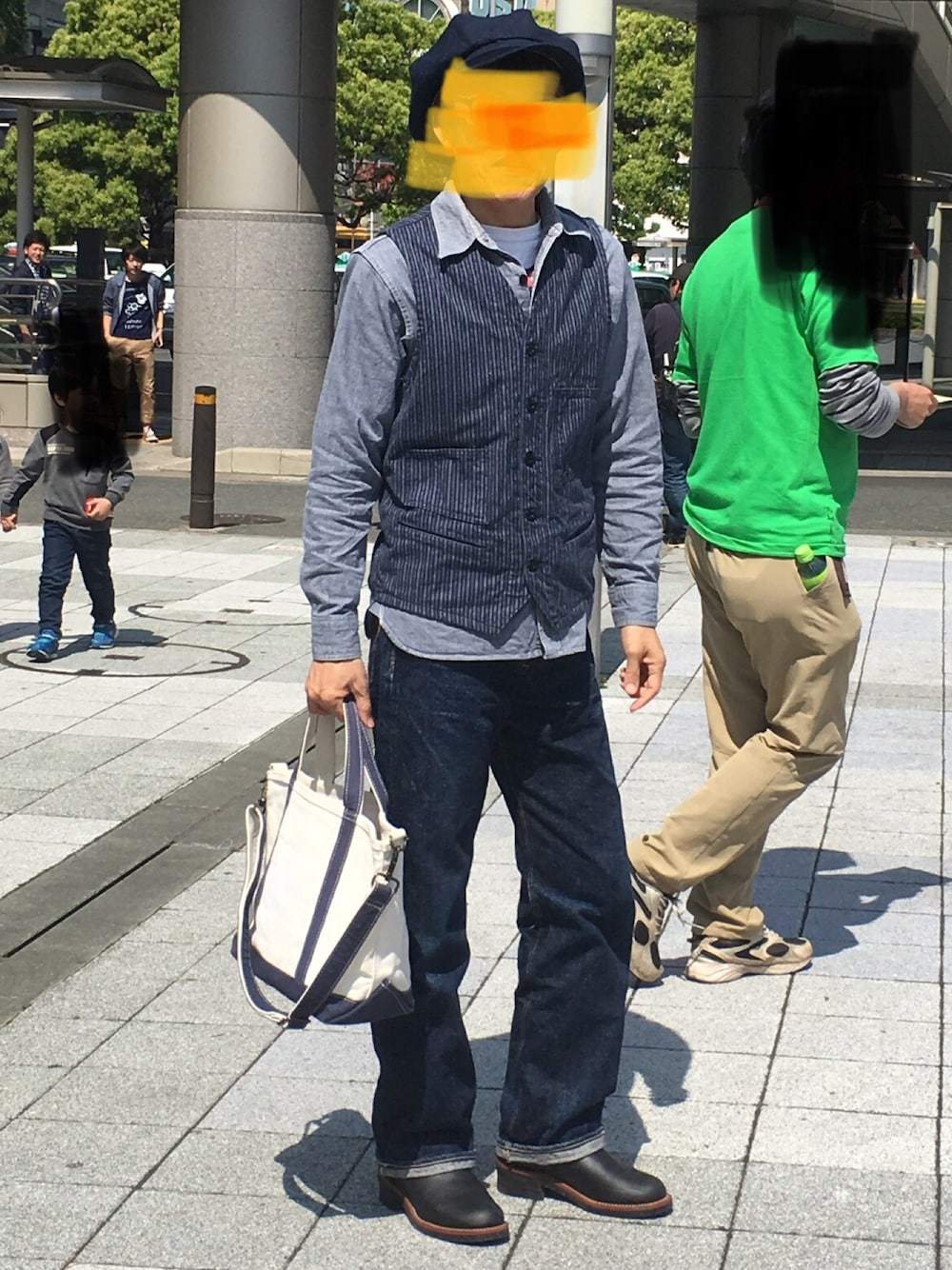 「デニム、エンジニアブーツ、キャスケット、ワークベスト、l.l.bean、アメカジ」｜「SUGAR CANEのアイテム（ベスト、ブルー系）」を使った、AKIさん（メンズ・172cm）の春コーディネートの1枚目の写真