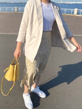「H&M（エイチ・アンド・エム）のアイテム（シャツ/ブラウス、ホワイト系）」を使った、AKINAさん（レディース・168cm）の春コーディネート