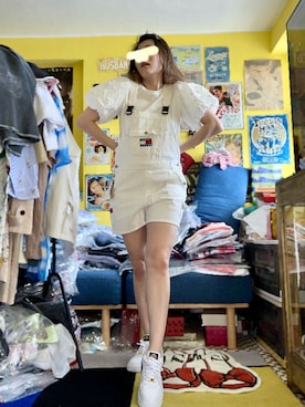 「tommy jeans（トミー ジーンズ）のアイテム（オールインワン・サロペット）」を使った、CyoLeeさん（レディース・165cm）の春コーディネート