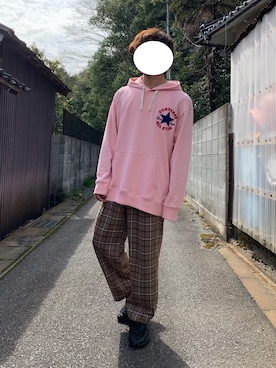 「CONVERSE（コンバース）のアイテム（パーカー）」を使った、ろばみみさん（メンズ・166cm）の春コーディネート