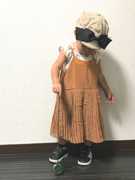 「adidas（アディダス）のadidas/VALSTRIPES2 CMF INF（スニーカー、ブラック系）」を使った、api✳︎さん（キッズ・80cm）の秋コーディネート